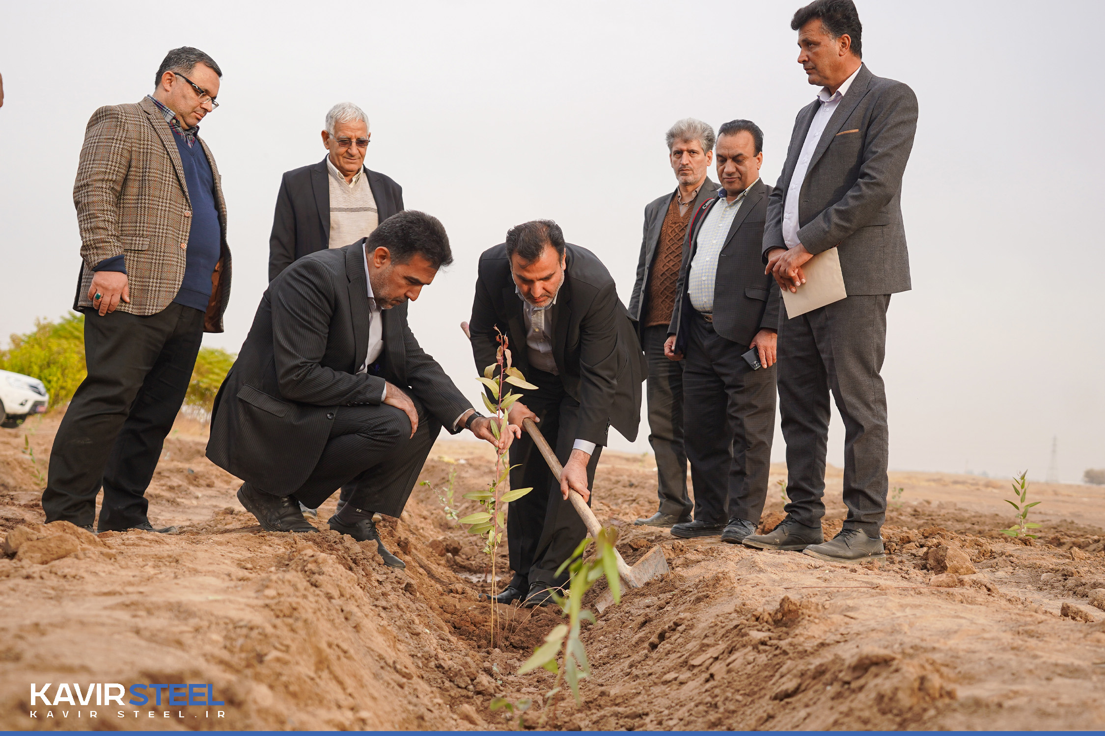 بازدید مدیرکل و رؤسای ادارات منابع طبیعی و آبخیزداری استان اصفهان از کارخانه فرآوری آب و پروژه‌ جنگل شهری فولاد کویر