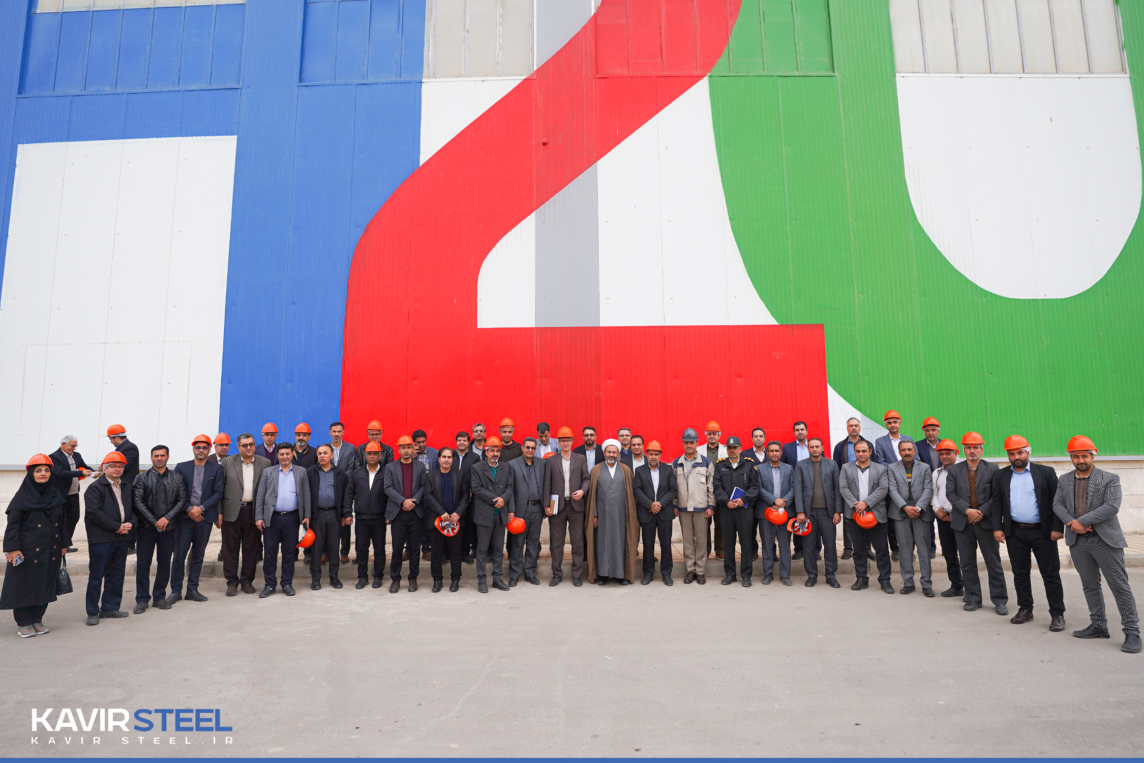 بازدید مدیرکل و رؤسای ادارات منابع طبیعی و آبخیزداری استان اصفهان از کارخانه فرآوری آب و پروژه‌ جنگل شهری فولاد کویر