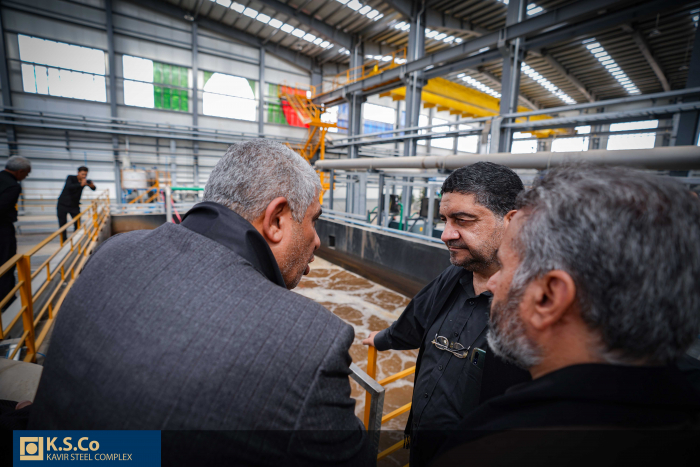 بازدید جمعی از مسئولین و مقامات استانی و شهری از کارخانه فرآوری آب مجتمع فولاد کویر