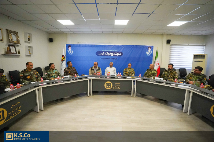 بازدید جمعی از فرماندهان گروه 840 موشکی ارتش از مجتمع فولاد کویر