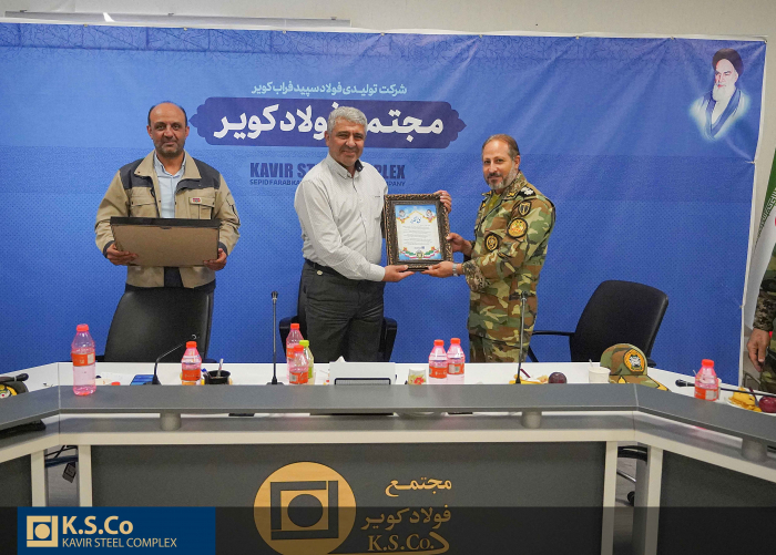 بازدید جمعی از فرماندهان گروه 840 موشکی ارتش از مجتمع فولاد کویر