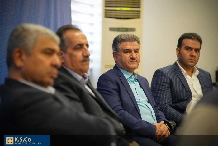 بازدید جمعی از صنعتگران حوزه نساجی و فرش ماشینی از مجتمع فولاد کویر