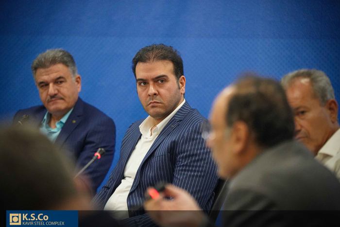 بازدید جمعی از صنعتگران حوزه نساجی و فرش ماشینی از مجتمع فولاد کویر