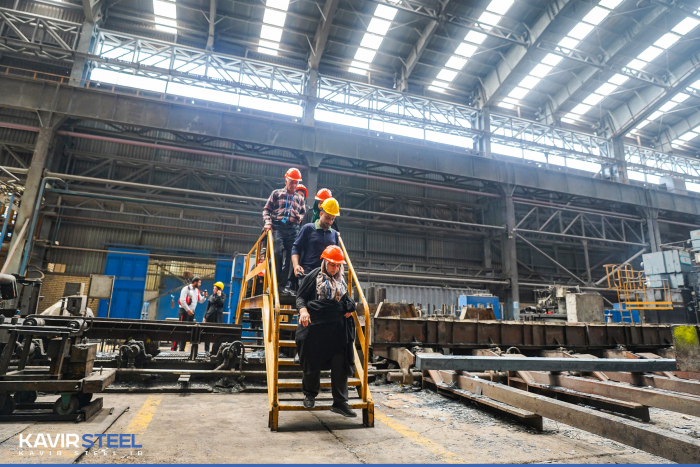 چهلمین برنامه بازدید خانواده کارکنان از مجتمع فولاد کویر