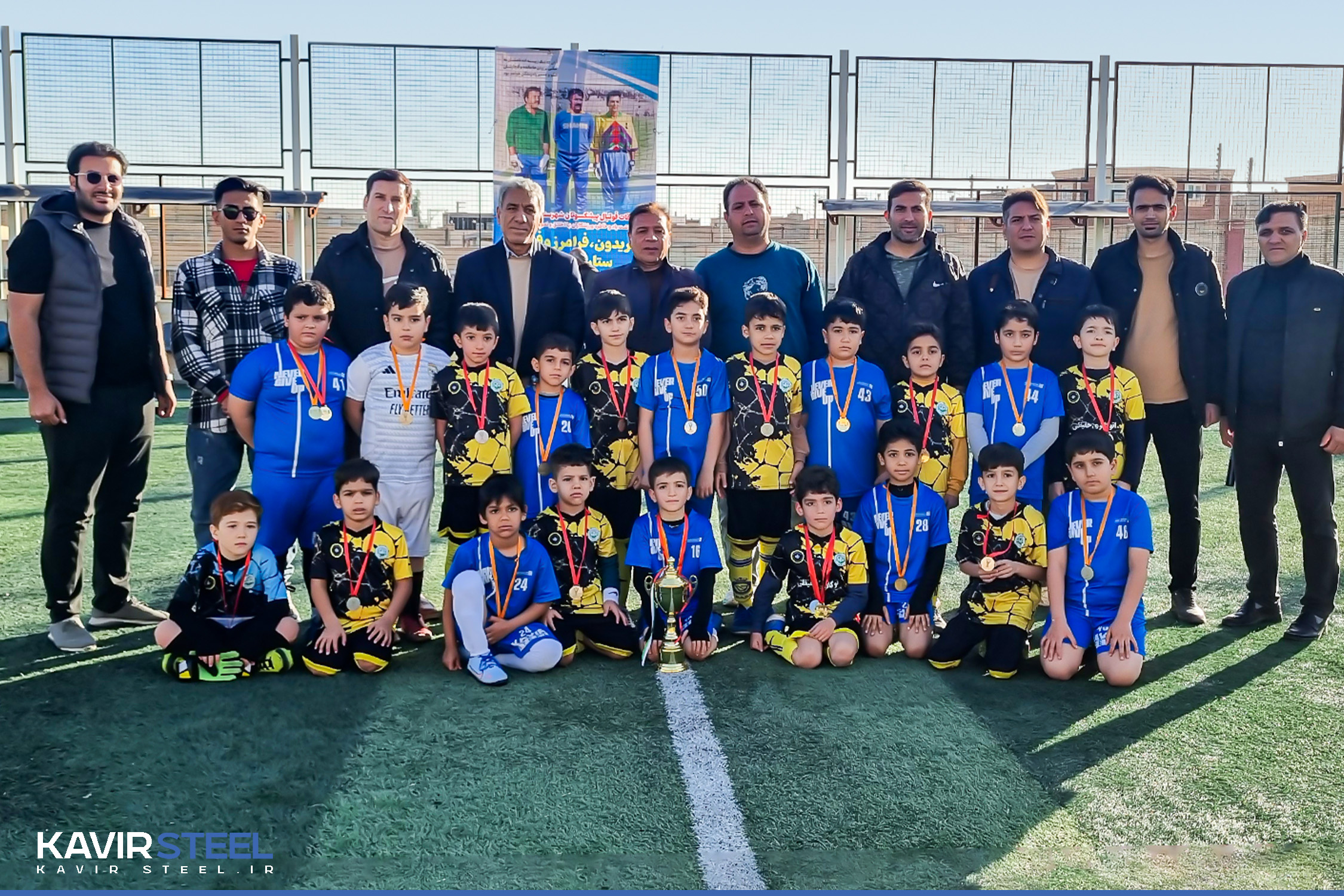 تیم فوتبال «پسران کویر» در مسابقات شهرستان آران و بیدگل به مقام قهرمانی دست یافت