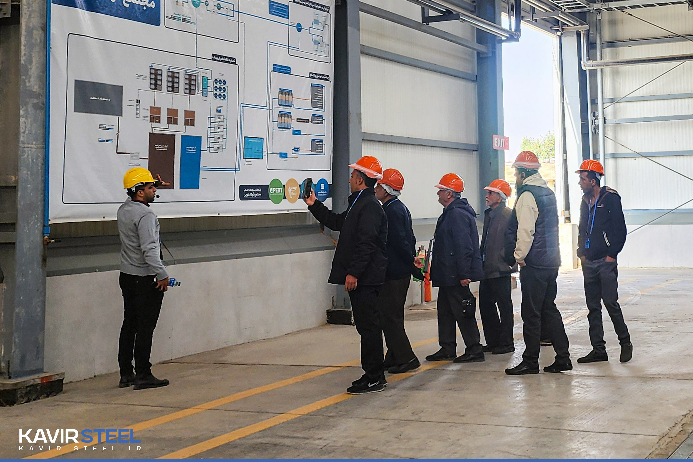 بازدید جمعی از سهامداران از روند پیشرفت پروژه‌های توسعه فولاد کویر