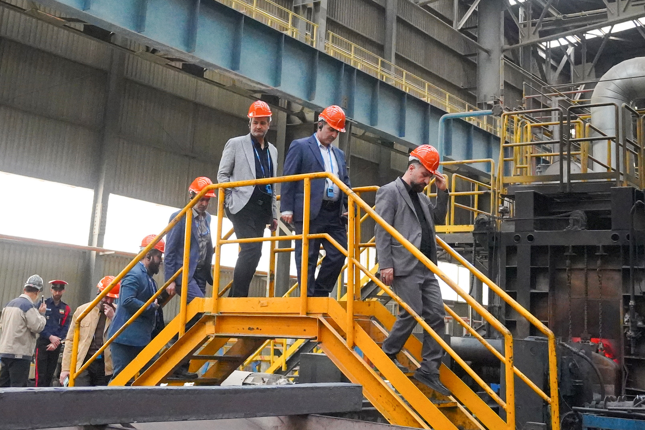 بازدید مدیرکل و معاونین صدا و سیمای اصفهان از فولاد کویر