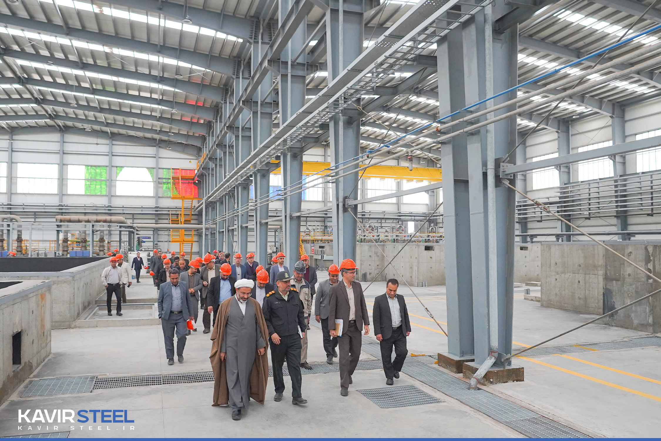بازدید مدیرکل و رؤسای ادارات منابع طبیعی و آبخیزداری استان اصفهان از کارخانه فرآوری آب و پروژه‌ جنگل شهری فولاد کویر