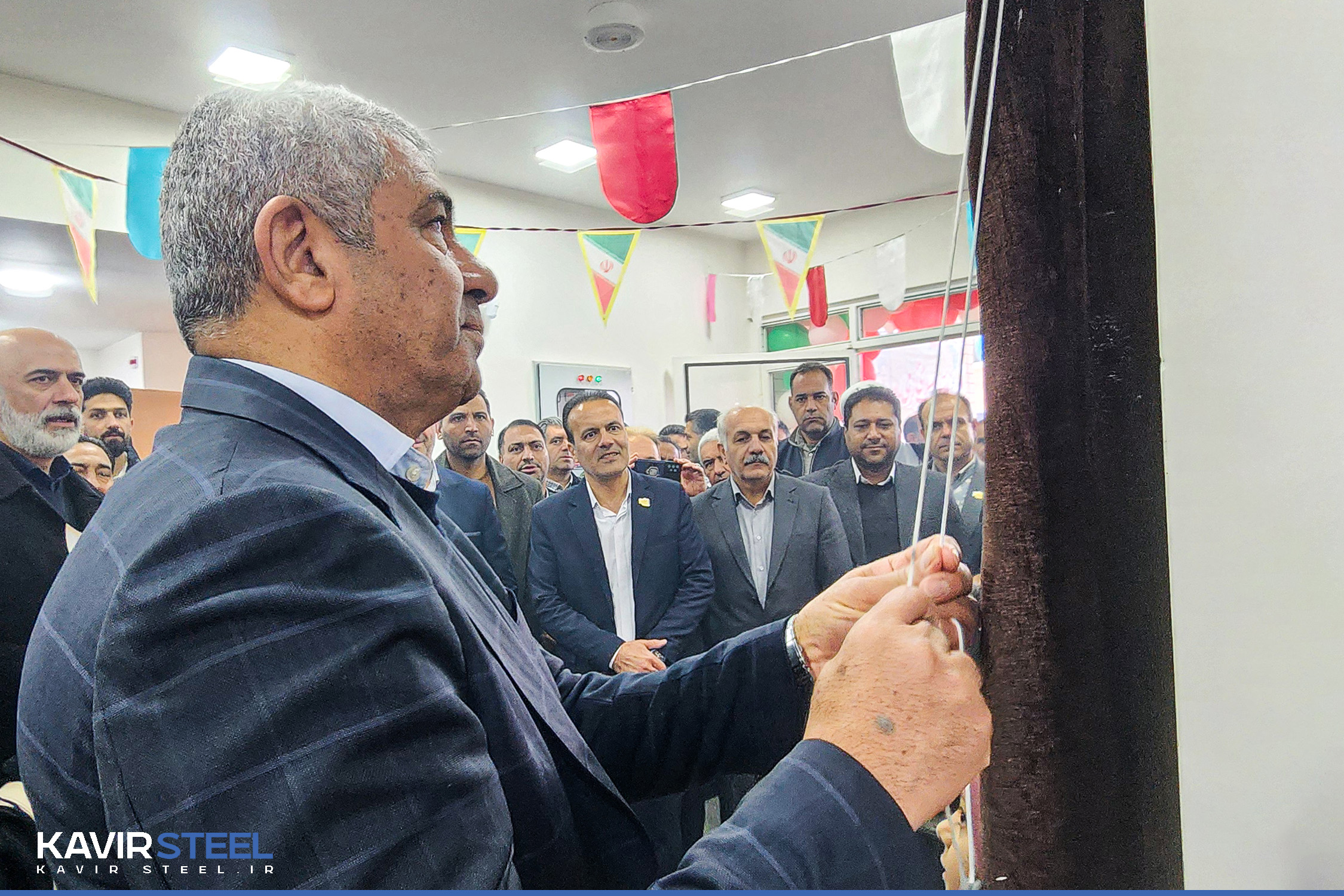 مدرسه دخترانه فولاد کویر با حضور معاون امور اقتصادی استاندار اصفهان در کویرات آران و بیدگل افتتاح شد