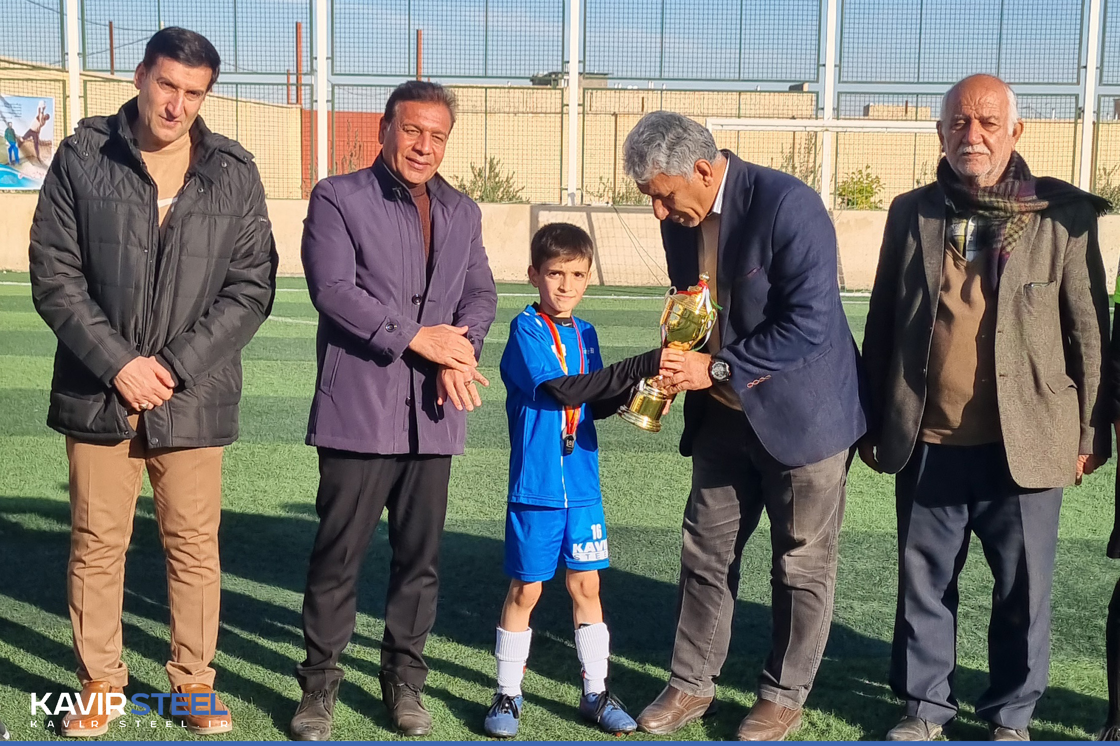 تیم فوتبال «پسران کویر» در مسابقات شهرستان آران و بیدگل به مقام قهرمانی دست یافت