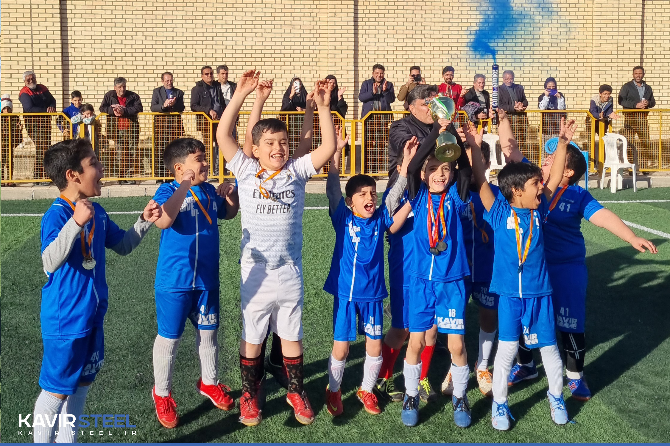 تیم فوتبال «پسران کویر» در مسابقات شهرستان آران و بیدگل به مقام قهرمانی دست یافت